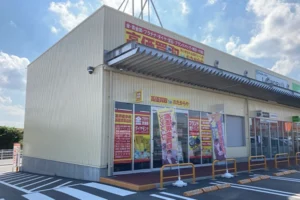 コインランドリー店の隣におたからやイオンビッグ香芝店がございます