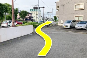 上川原交差点に合流して800m程直進します。