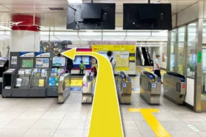 浅草駅改札口を出て左に曲がります。