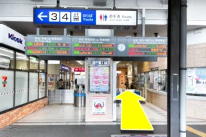 徳島駅中央改札を出て直進します
