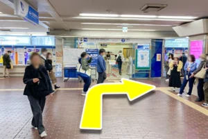 小田急線町田駅西口改札口を出て右に曲がります