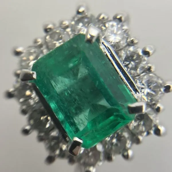 エメラルド0.83ct