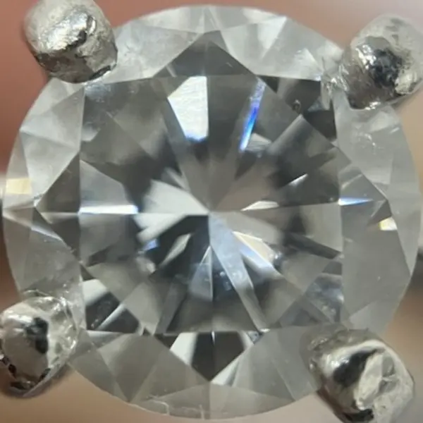 ダイヤ　0.9ct
