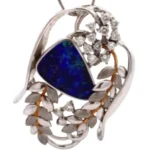 Pt900/K18 ボルダーオパール・ダイヤモンド ブローチ 5.87 ct 0.63 ct