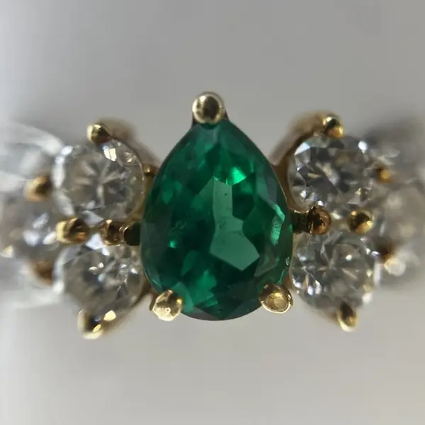 エメラルド　0.59ct