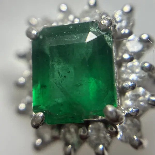 エメラルド　0.76ct