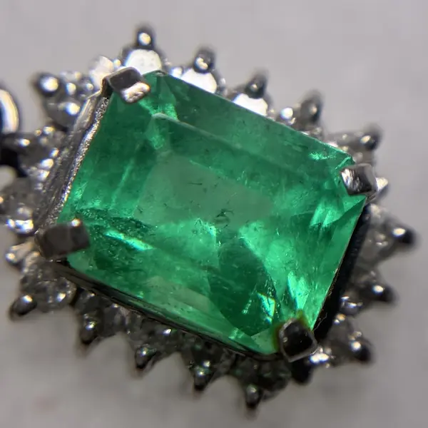 エメラルド　0.68ct