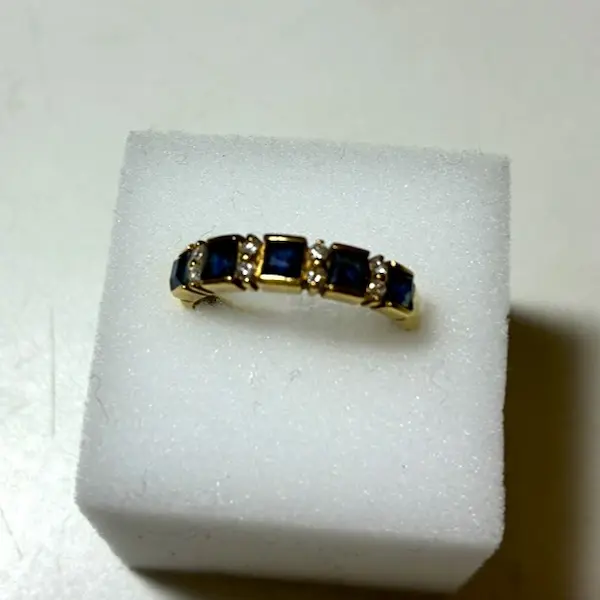 サファイア　0.74ct