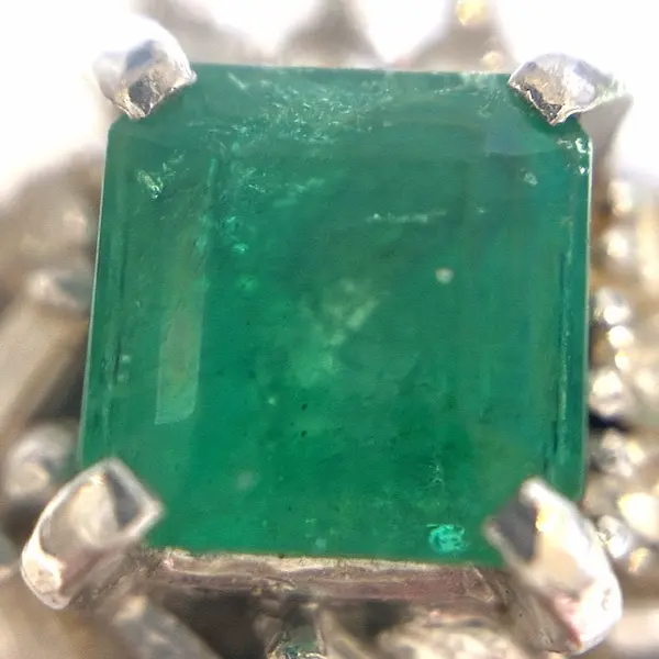 エメラルド　0.65ct