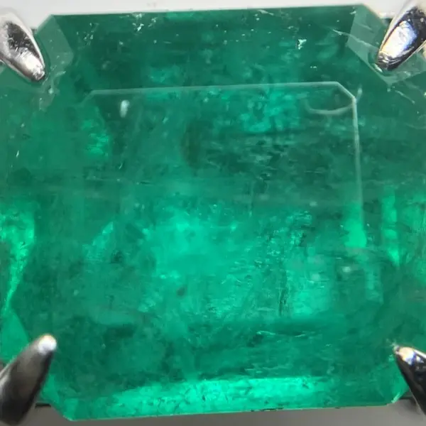 エメラルド　1.37ct