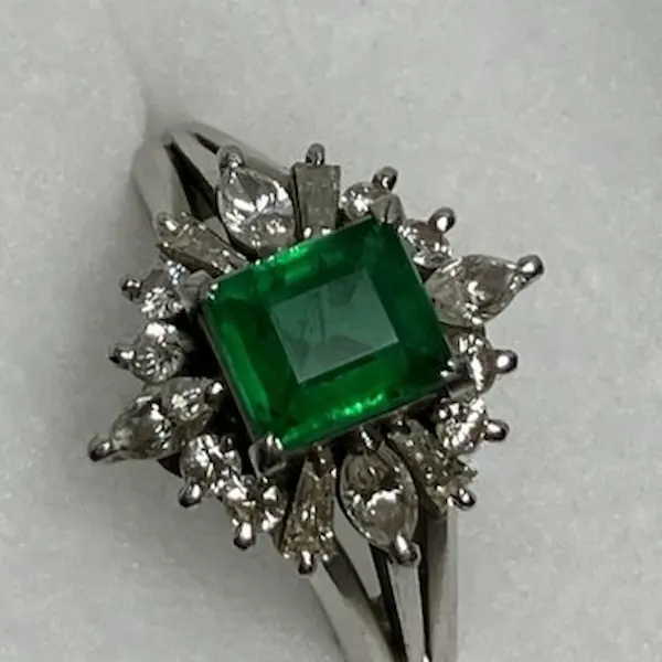 エメラルド　0.61ct