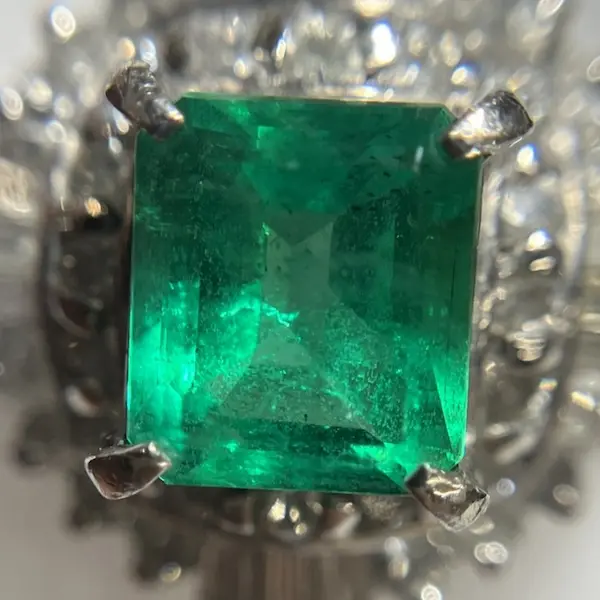 エメラルド　0.82ct