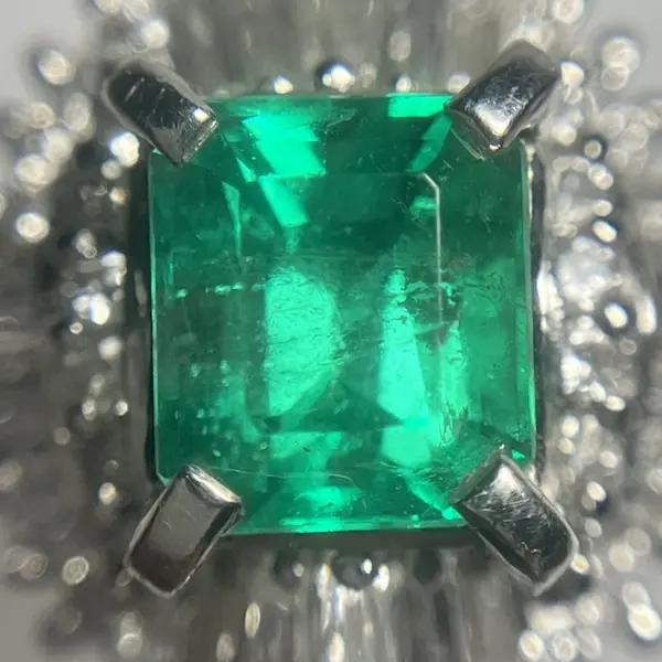 エメラルド　0.74ct