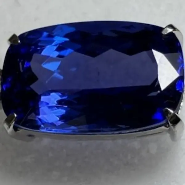 タンザナイト　8.93ct