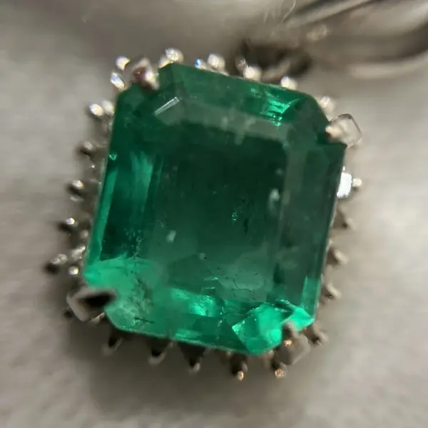 エメラルド　1.74ct