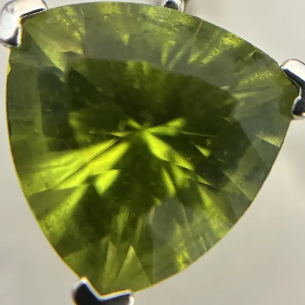 ペリドット　2.58ct