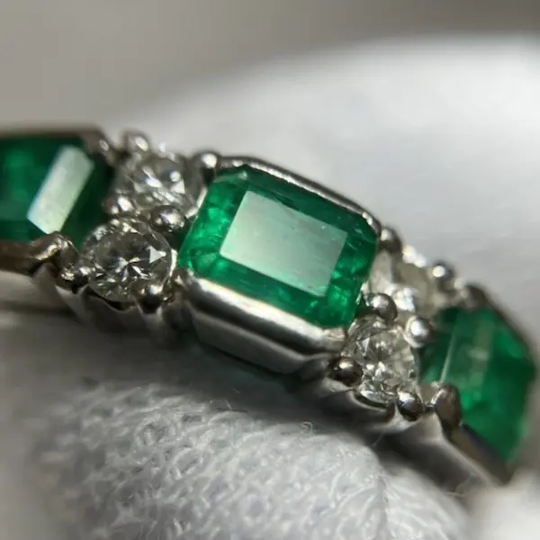 エメラルド　0.8ct