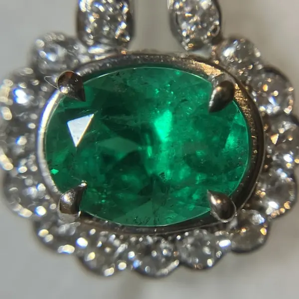 エメラルド　0.88ct