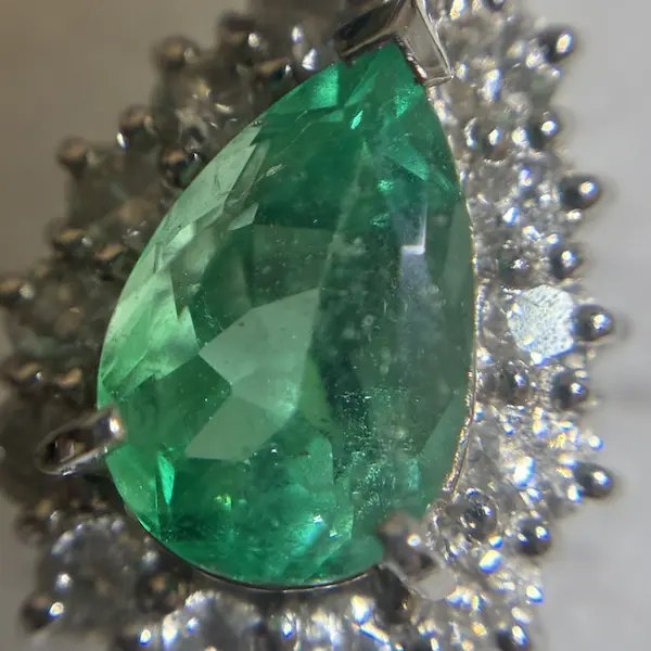 エメラルド　1.01ct