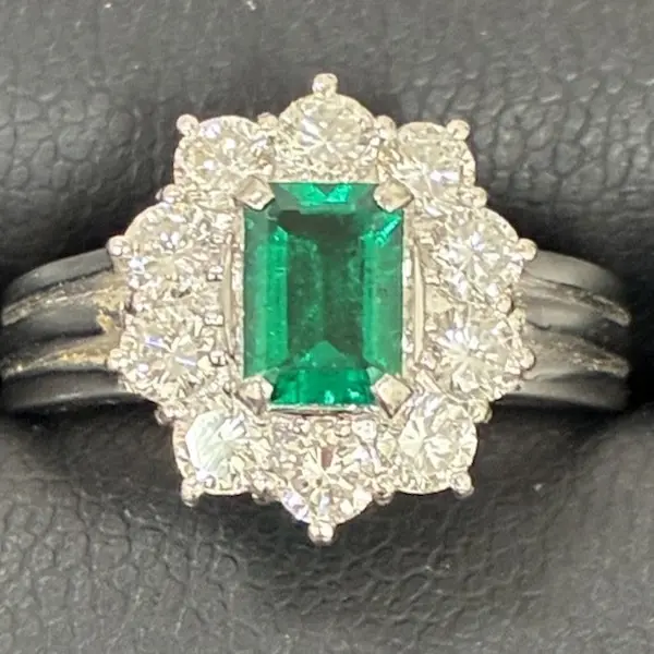 エメラルド　0.65ct