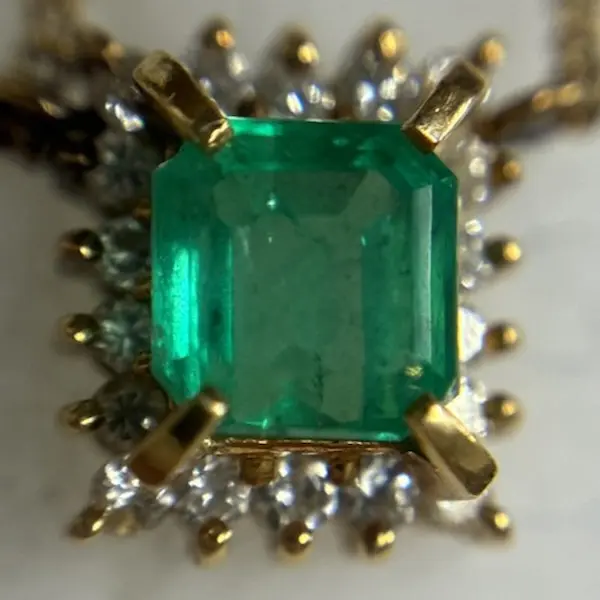 エメラルド　0.74ct