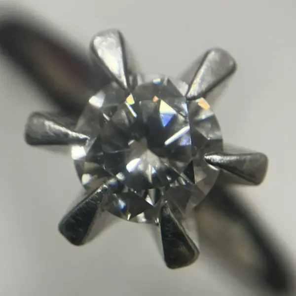 ダイヤ　0.37ct