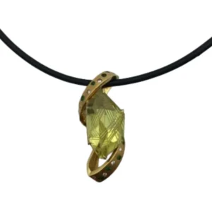 K18 クォーツ・グリーンガーネット ペンダントトップ 32.36 ct 0.38・0.13 ct