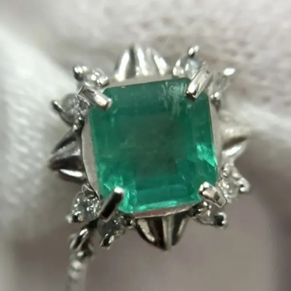 エメラルド　1.60ct