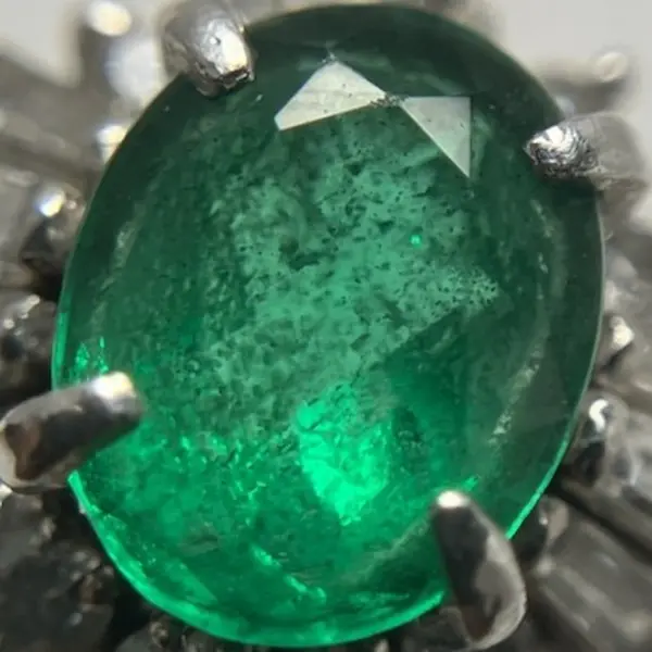 エメラルド　0.85ct