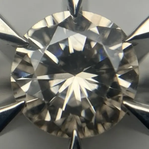 ダイヤ　0.57ct
