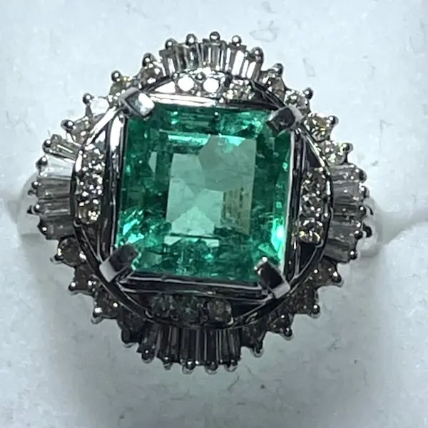 エメラルド　3ct