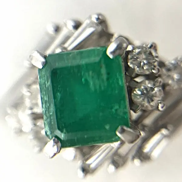 エメラルド　0.65ct