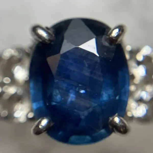 サファイア　0.65ct