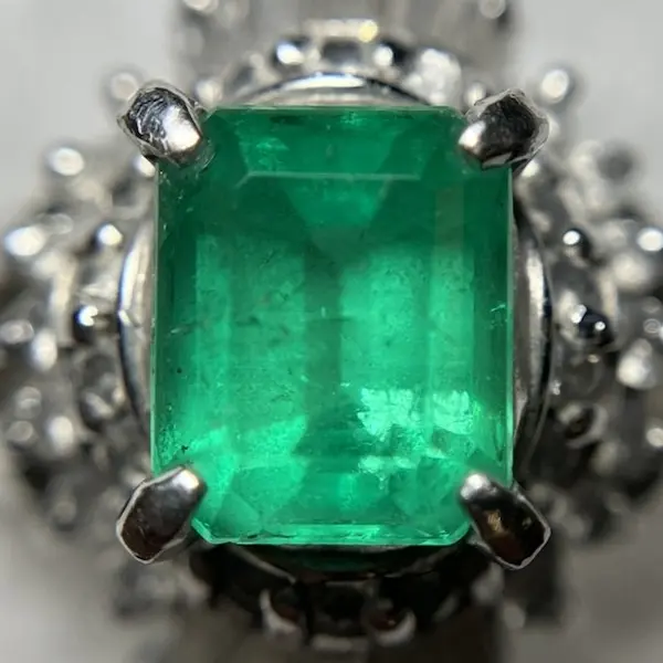 エメラルド　0.65ct