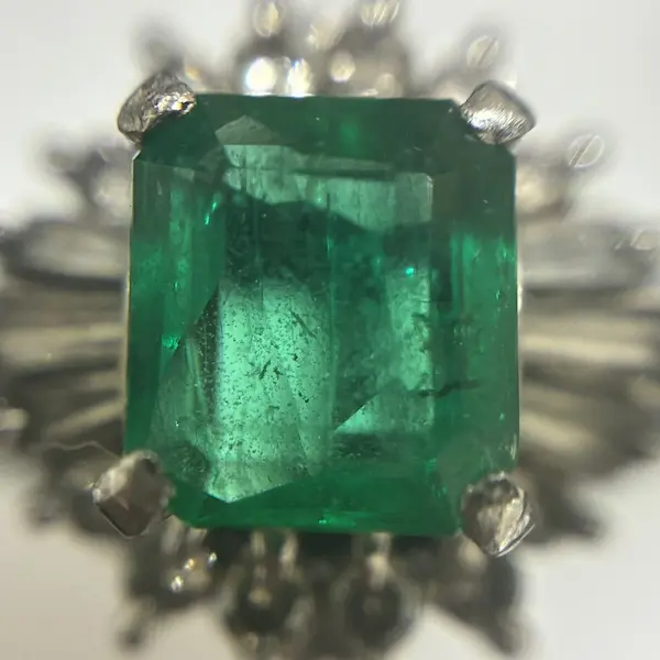 エメラルド　0.88ct