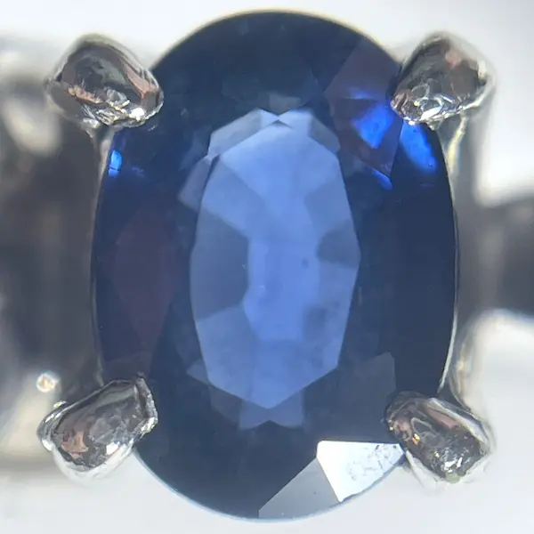 サファイア　0.8ct