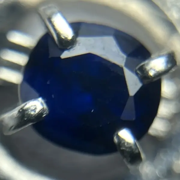 サファイア　0.79ct