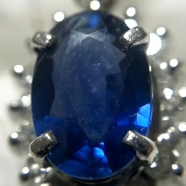 サファイア　0.69ct