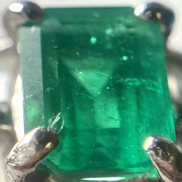 エメラルド　0.58ct