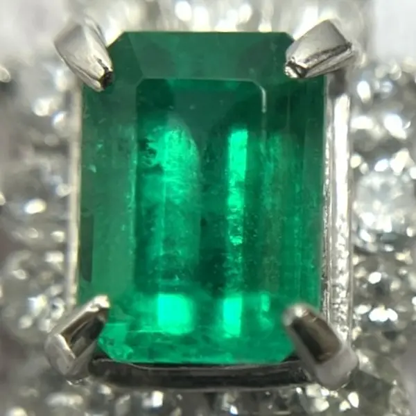 エメラルド　0.54ct