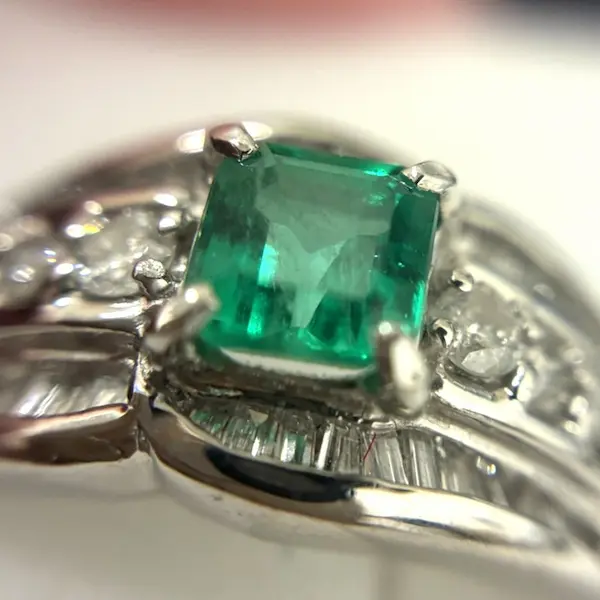 エメラルド　0.5ct