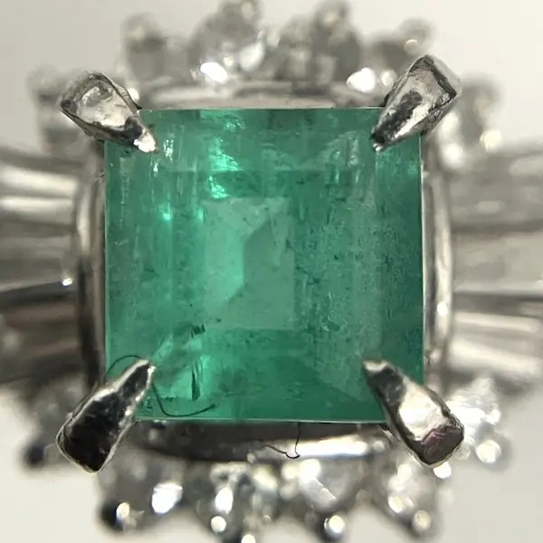 エメラルド　0.51ct