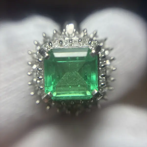 エメラルド　1.81ct