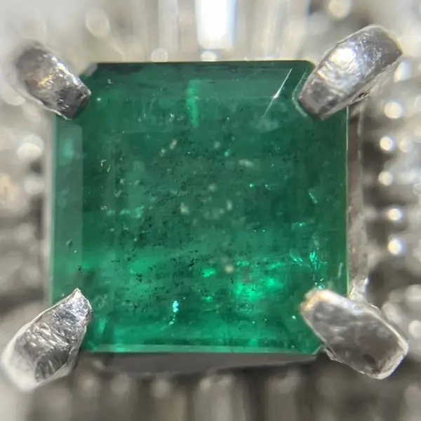 エメラルド　0.56ct