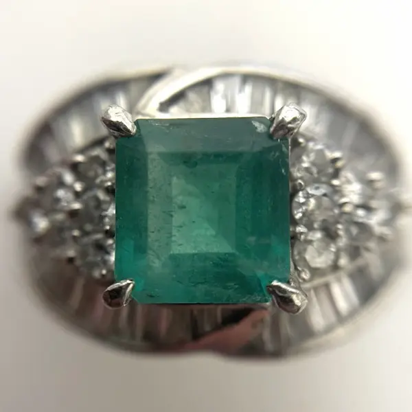 エメラルド　1.09ct