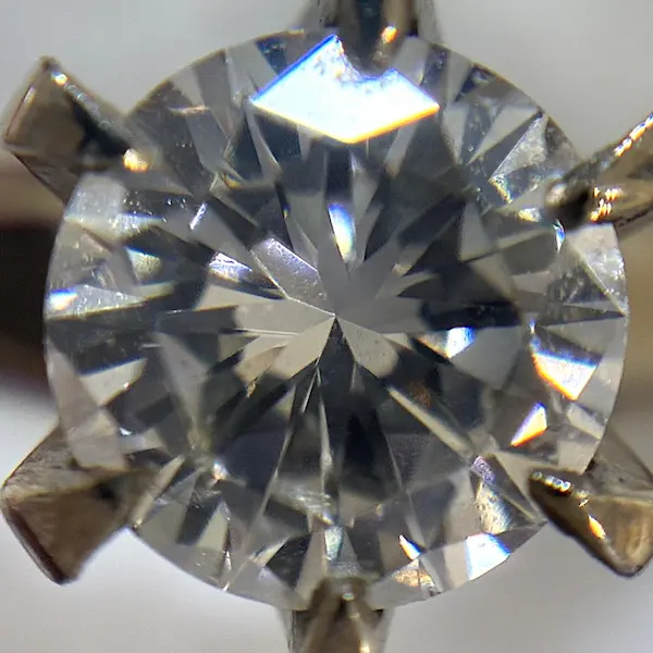 ダイヤ　0.9ct