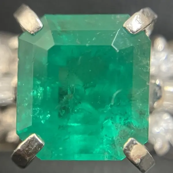 エメラルド　1.09ct