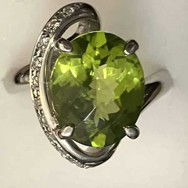ペリドット　4.09ct