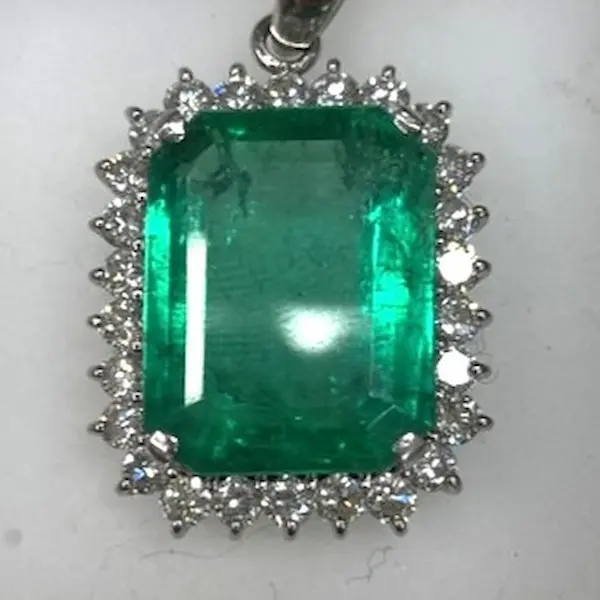 エメラルド　16.99ct