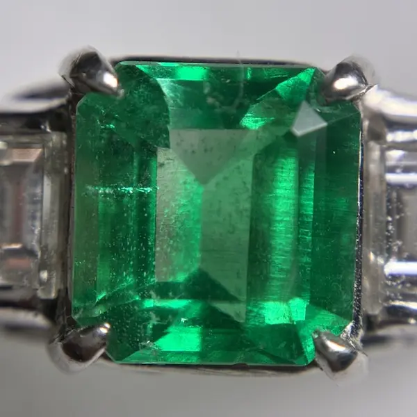 エメラルド　1.11ct